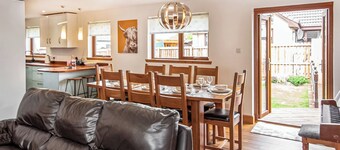 Beinn View House is a five bedroom house set in its own garden grounds.