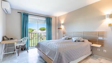 2 habitaciones, escritorio, tabla de planchar con plancha y wifi gratis