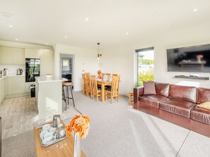 Living area - 4 bedroom accommodation in Near Newport (Near Newport)