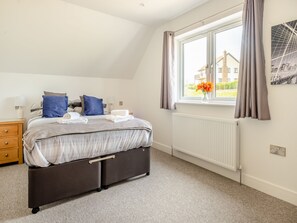 4 室のベッドルーム、WiFi (無料)、ベッドシーツ