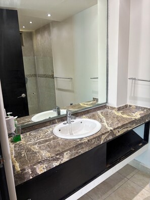 Shower, towels, soap, shampoo - 770 Apartments (Playa del Carmen)