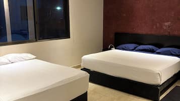 Kamar Twin Comfort, pemandangan kota | Brankas, tirai kedap cahaya, kedap suara, dan setrika/meja setrika
