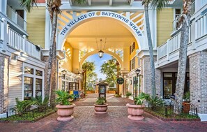 Property grounds - NEW Luxury Baytowne Wharf 1-Bedroom condo in Miramar Beach (Miramar Beach)