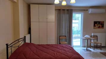 1 slaapkamer, een strijkplank/strijkijzer, wifi, beddengoed