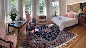 1 bedroom, desk, iron/ironing board, WiFi