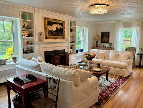 Elegant King Size Suite in Historic Hendersonville Home With Gourmet Breakfast