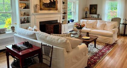 Elegant King Size Suite in Historic Hendersonville Home With Gourmet Breakfast