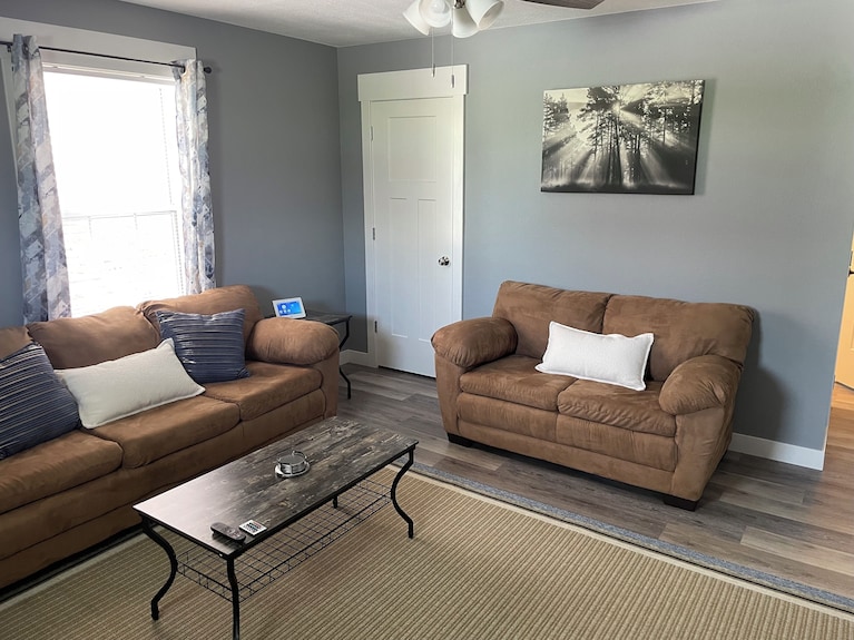 Cozy 2 - Bedroom Little Blue House On The Hill In Enjoyable Jefferson City - 타오스