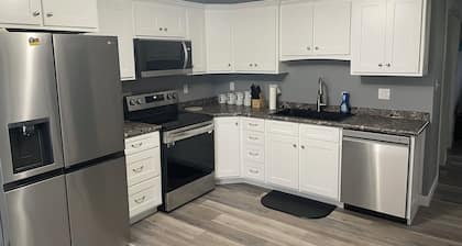 Cozy 2 - bedroom Little Blue House On The Hill in enjoyable Jefferson City