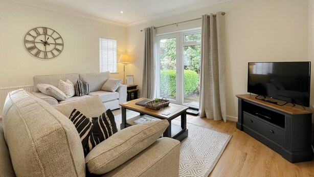 TV - 1 bedroom accommodation in Braithwaite (Braithwaite)