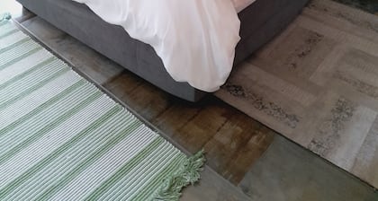 Charming 2-bed apartment with AC and WiFi in enchanting Brackenfell, Cape Town