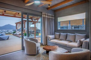 Smart TV, fireplace, stereo - Osmio Luxury Residence with stunning views in delightful Milos (Milos)