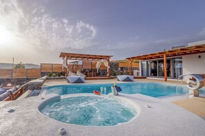Pool - Osmio Luxury Residence with stunning views in delightful Milos (Milos)