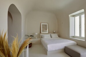 2 bedrooms, in-room safe, iron/ironing board, free WiFi