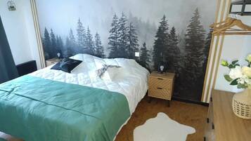 3 bedrooms, iron/ironing board, WiFi, bed sheets