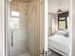 Towels - 3 bedroom accommodation in Gurnard (Gurnard)