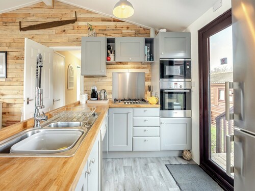 3 bedroom accommodation in Gurnard