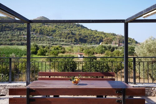 Modern garden flat close to beach