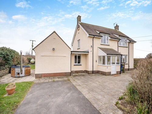 3 bedroom accommodation in Pilton, near Rhossili