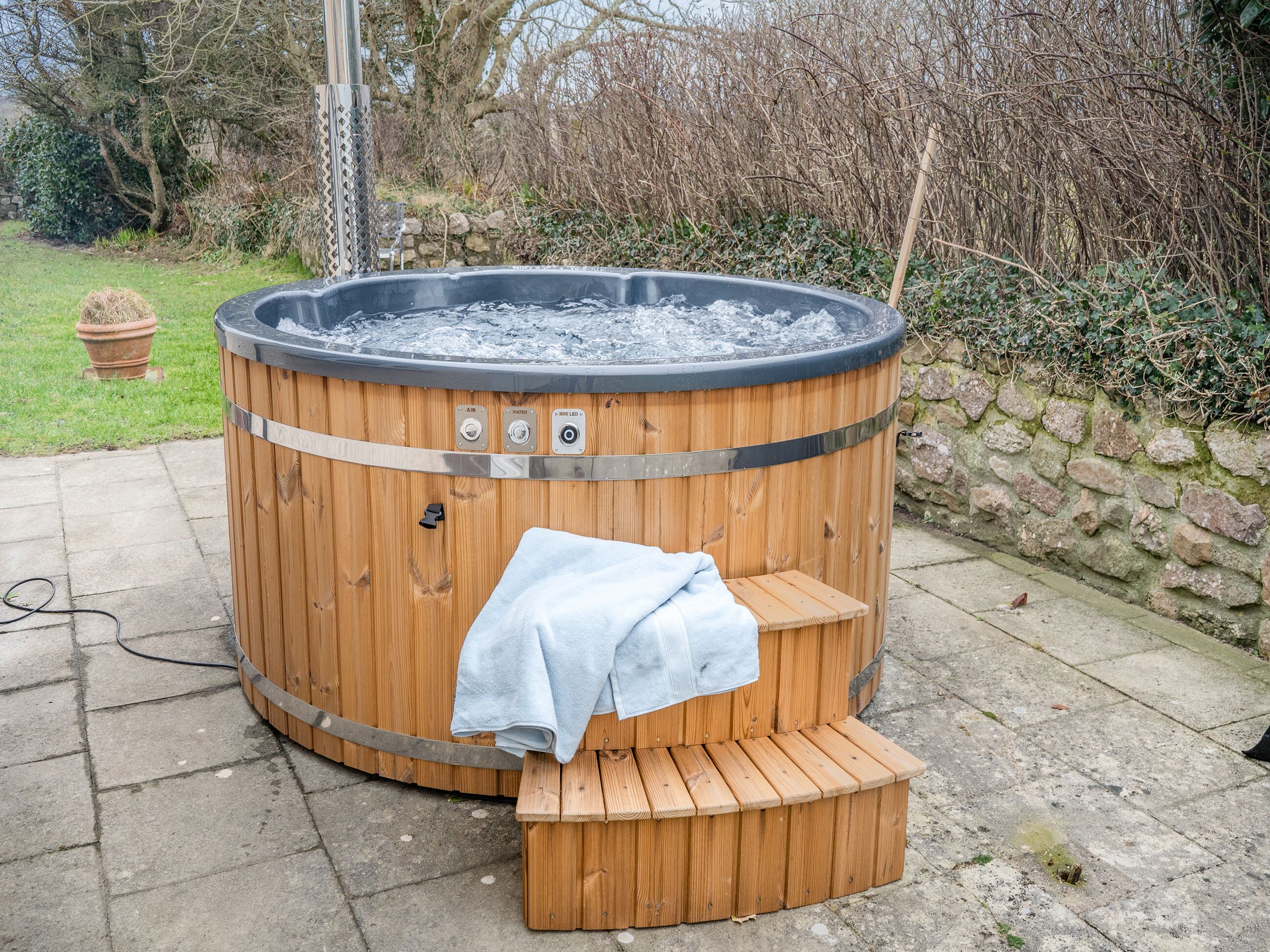 Outdoor spa tub