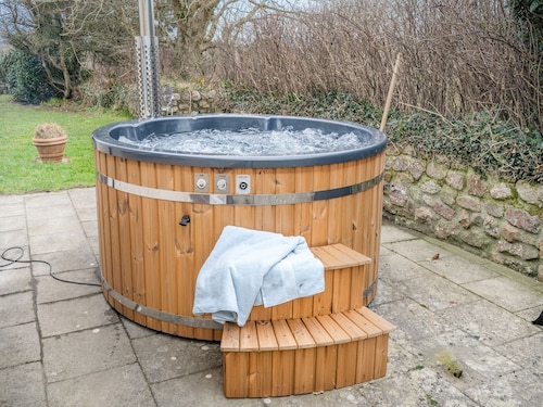 3 bedroom accommodation in Pilton, near Rhossili