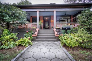 Exterior detail - Vintage Elegance Meets Modern Comfort in Inman Park (Atlanta)