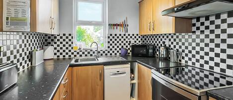 Lave-vaisselle, chaise haute