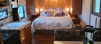 Glamping just minutes from Beaches and Mountains. Nature, relaxation, serenity. 