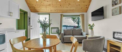 Eenvoudige cottage, uitzicht op strand | Woonruimte