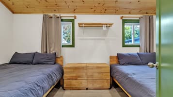 Basic Cottage, Beach View