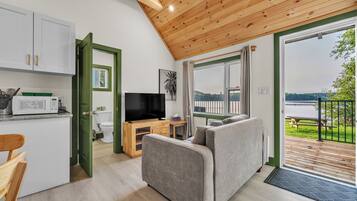 Basic Cottage, Beach View | Living area