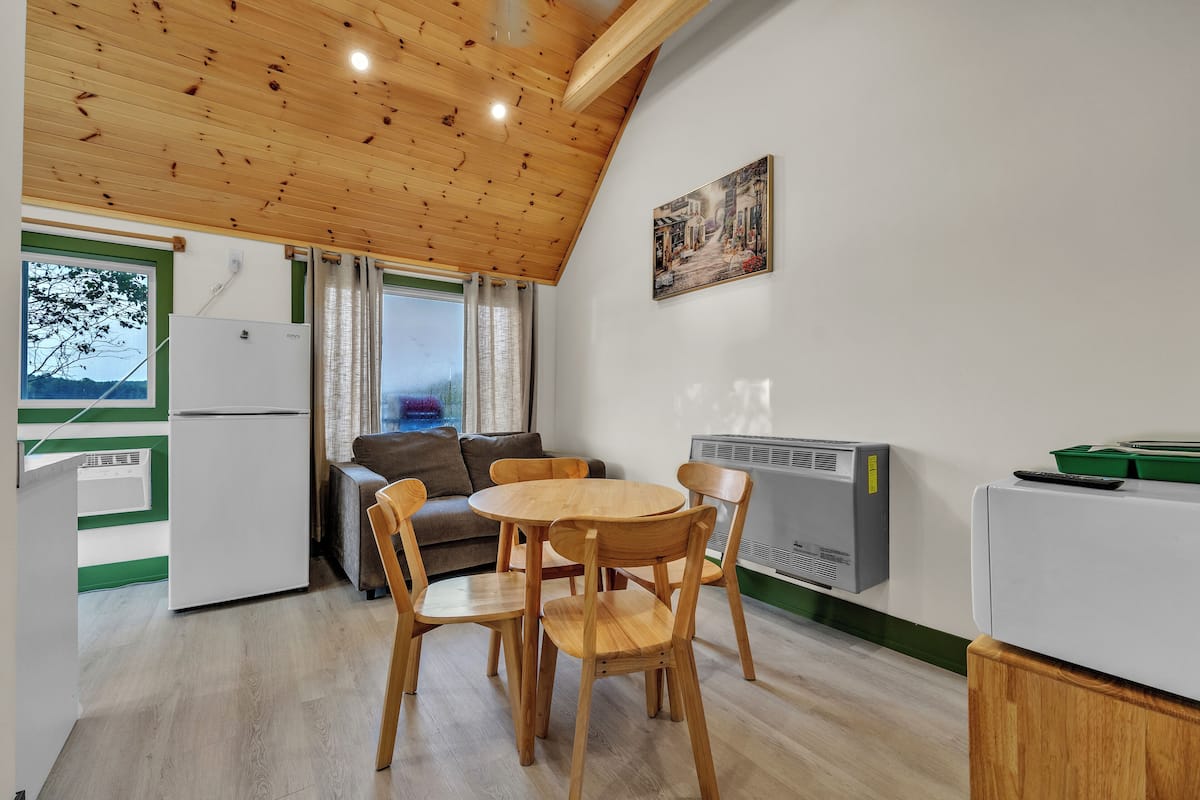 Basic Cottage, Beach View | Living area