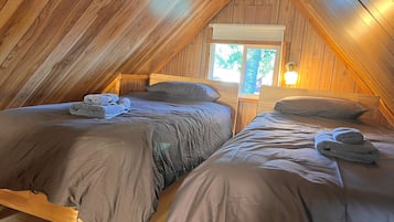 Casa de campo básico, vista para a colina | 2 quartos, Wi-Fi de cortesia, roupa de cama