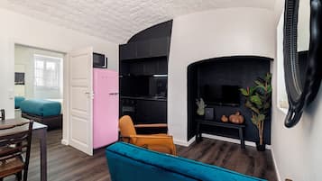 2 bedrooms, desk, iron/ironing board, travel crib