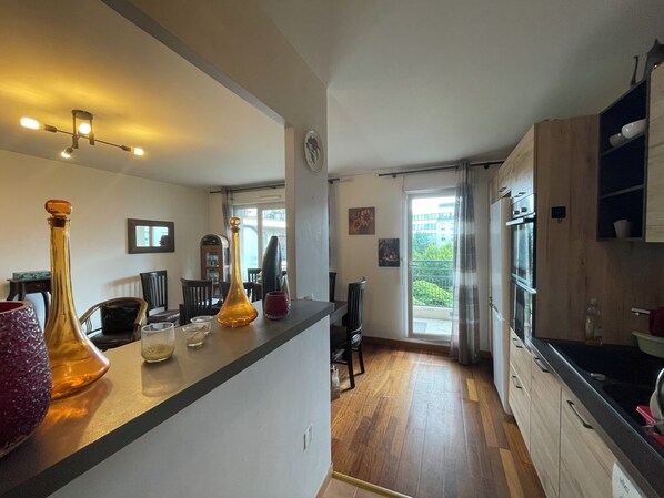 Private kitchen - Appartement Dans Résidence de Copropriétaire Très Calme (Le Bourget)