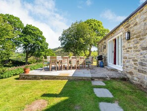 Outdoor dining - 6 bedroom accommodation in Hawnby (Hawnby)