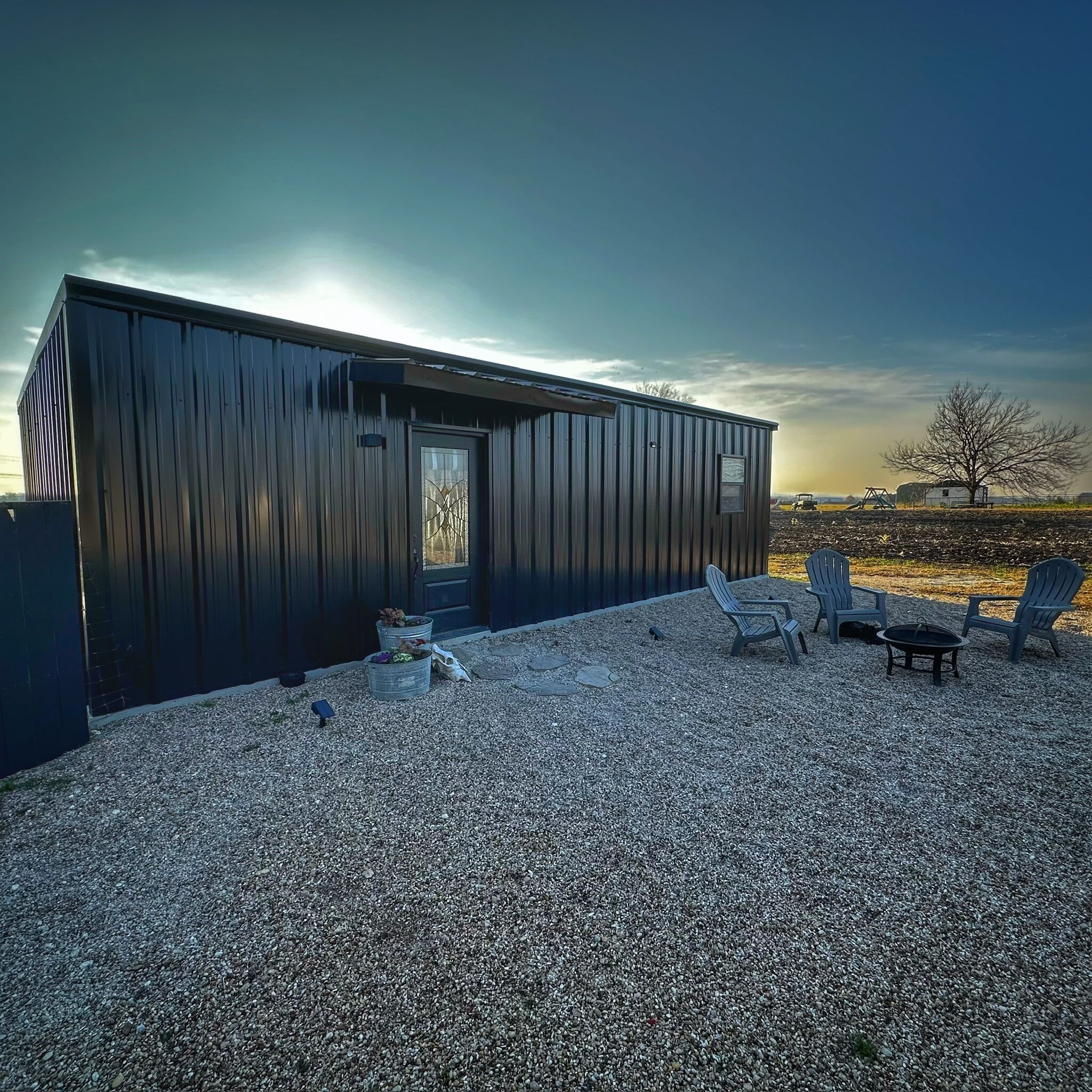 Modern Studio in the country minutes from town