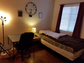 1 habitación, tabla de planchar con plancha, wifi y ropa de cama