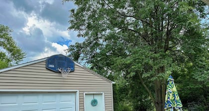 Charming house - minutes from downtown, walking distance to Ingersoll!