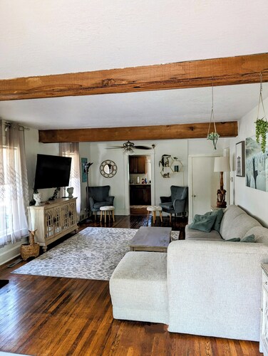 Charming house - minutes from downtown, walking distance to Ingersoll!