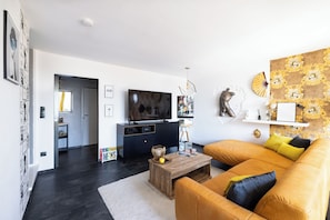 Unclassified image, 3 of 37, button