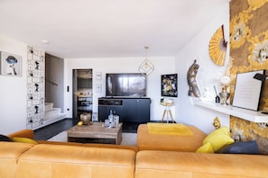 Unclassified image, 4 of 37, button