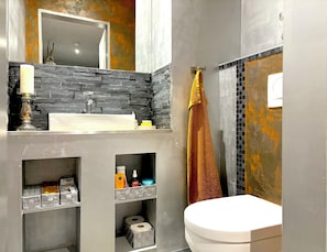 Unclassified image, 5 of 37, button