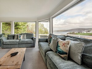 TV - 4 bedroom accommodation in Aberporth (Aberporth)