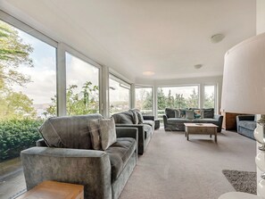 TV - 4 bedroom accommodation in Aberporth (Aberporth)