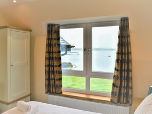 4 bedrooms, free WiFi, bed sheets