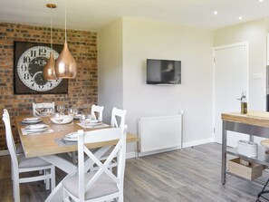 Dining - 3 bedroom accommodation in Lamlash, Isle of Arran (Lamlash, Isle of Arran)