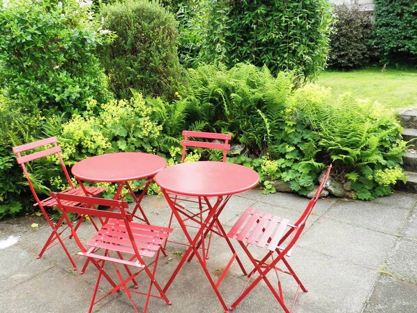 Outdoor dining - 2 bedroom accommodation in Brodick, Isle of Arran (Brodick, Isle of Arran)