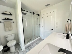 Hair dryer, towels, soap, shampoo - Charming 3/2 15 min. To beach , Pet friendly, fully fenced backyard (Palm Coast)