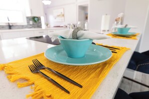 Dining - Charming 3/2 15 min. To beach , Pet friendly, fully fenced backyard (Palm Coast)